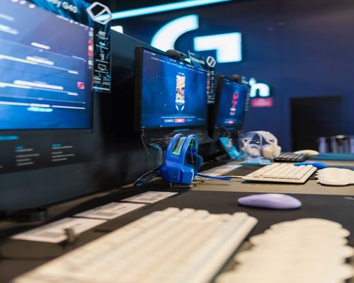 Monitor displaying a BEGINNERS guide for CROWN hotel and gaming event planning